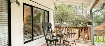 Theater, playground, gameroom, arcade, large dining room, 20mi to PDX, 3bd/2ba