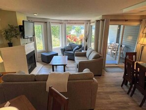TV, fireplace, offices - Coastal Oasis ★ Ocean ★ 1 Bdrm ★ Stocked Kitchen (Nanoose Bay)