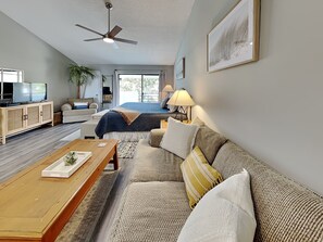 Condo (0 Bedroom) | Property amenity