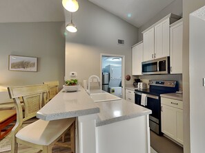 Condo (0 Bedroom) | Property amenity