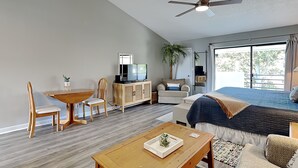 Condo (0 Bedroom) | Mặt tiền nơi lưu trú