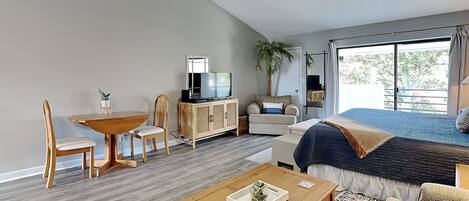 Condo (0 Bedroom) | Front of property