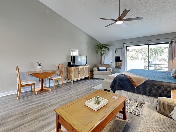 Condo (0 Bedroom) | Front of property
