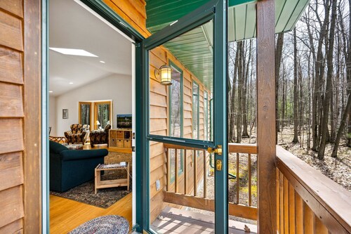 Cozy Cottage in the Woods