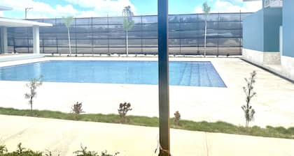 Lovely 3 bed-room condo wl pool