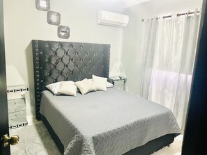 3 bedrooms, iron/ironing board, WiFi, bed sheets