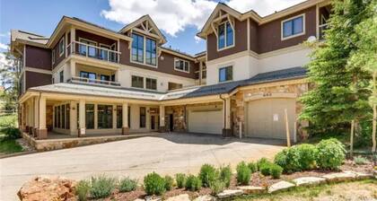 Studio on Snowflake unit 204