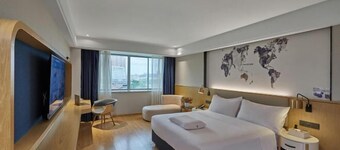 Kyriad Marvelous Hotel (Shenzhen Longhua Guanlan Zhucun Subway Station)