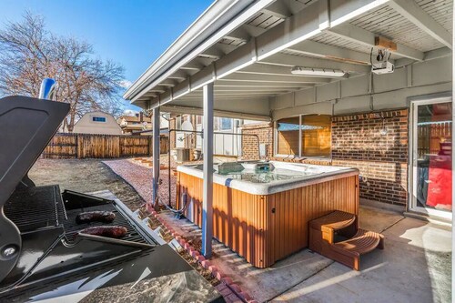 420Friendly Hottub PS5 Theater Golf GameRoom DancePole