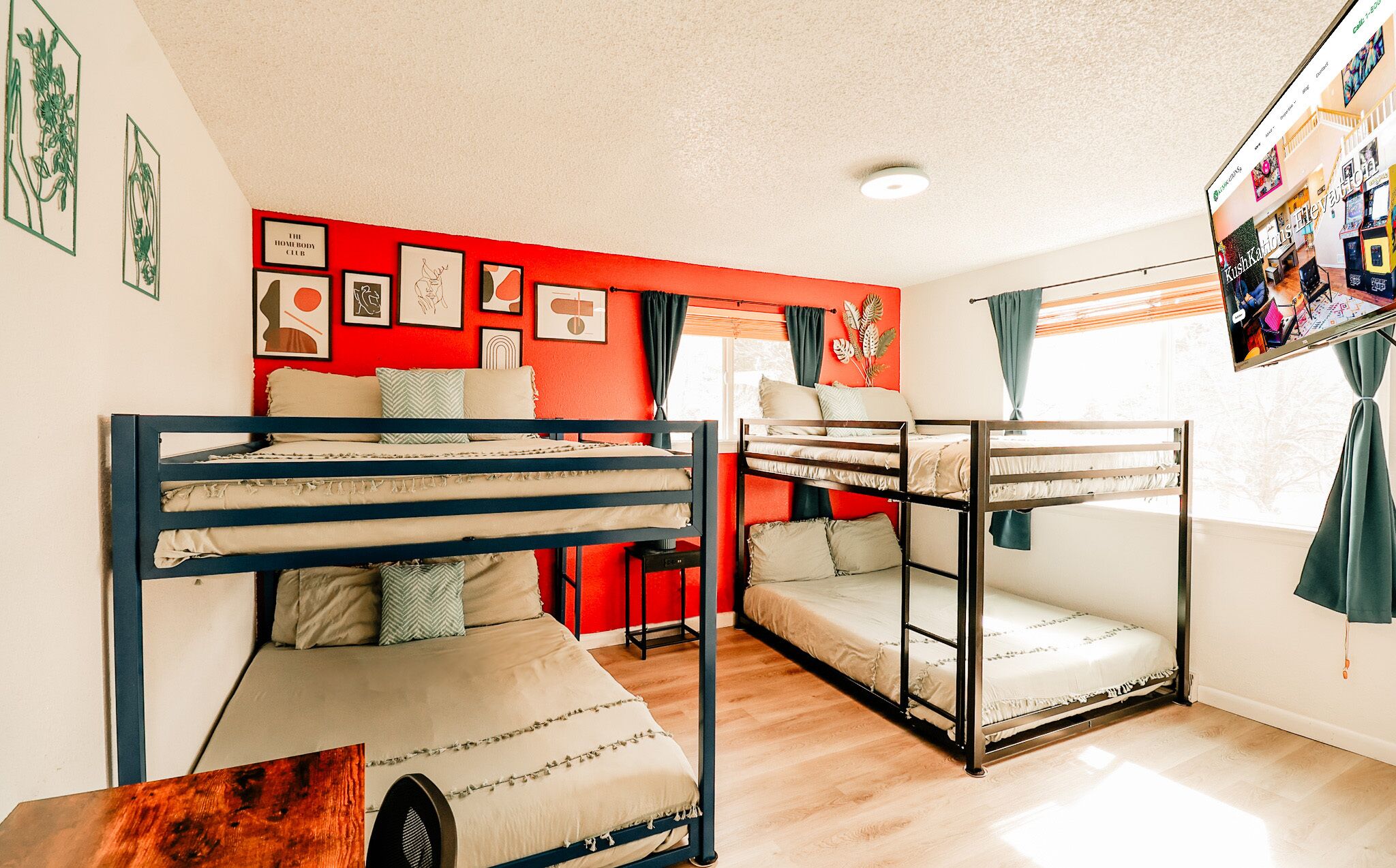 4 soverom, skrivebord, strykejern/-brett og wi-fi