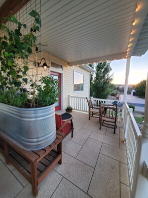 Terrace/patio - Gorgeous private suite in ranch home with full kitchen/laundry and Jacuzzi tub! (Hurricane)