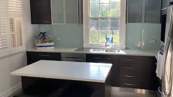 Microwave, dishwasher, coffee/tea maker, cookware/dishes/utensils