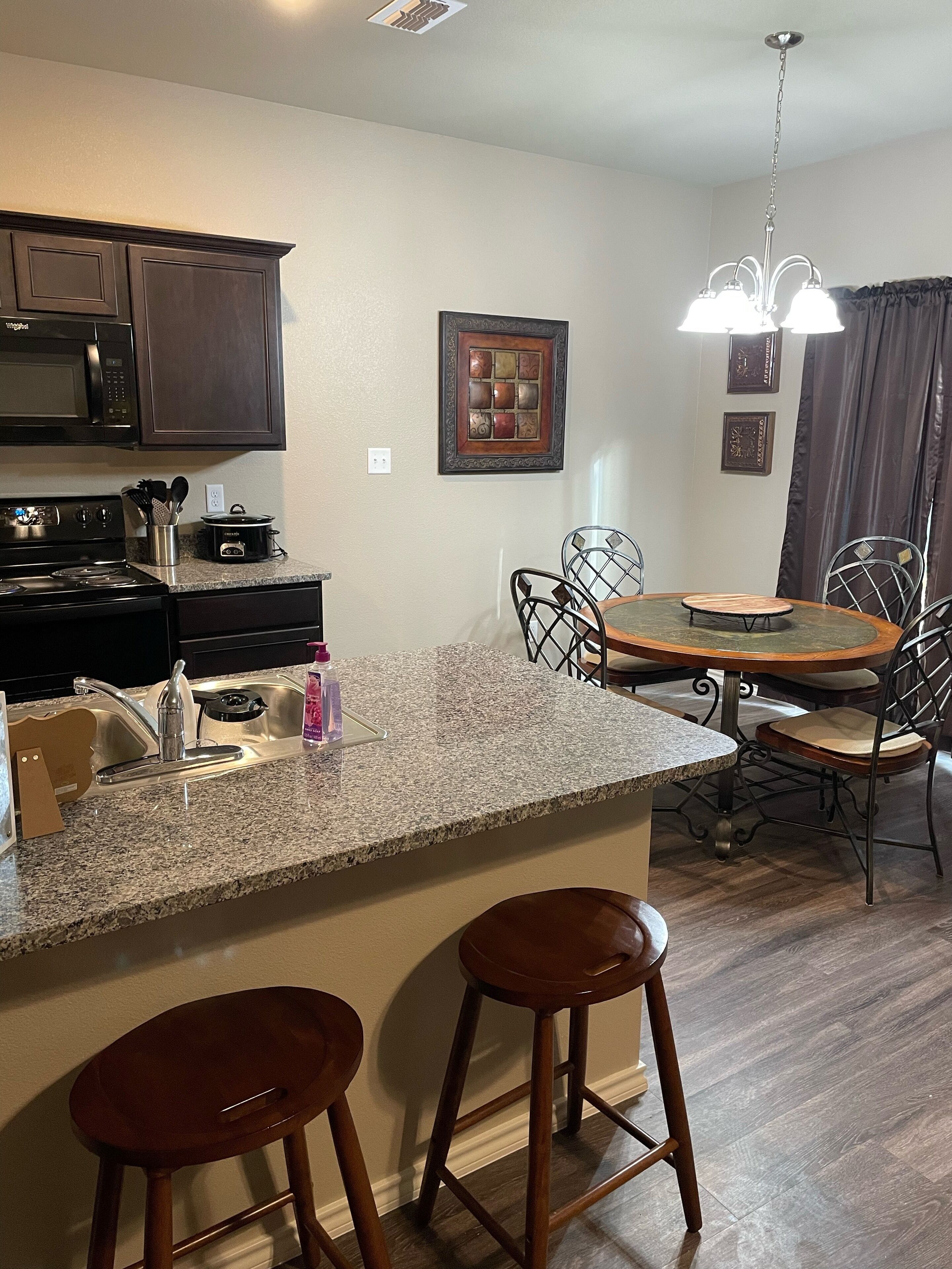 ثلاجة، ميكروويف، فرن، موقد طهي مسطح