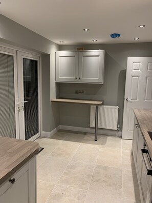 House | Private kitchen | Fridge, microwave, oven, stovetop