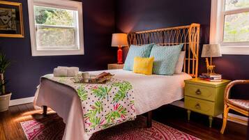 3 bedrooms, desk, iron/ironing board, travel cot