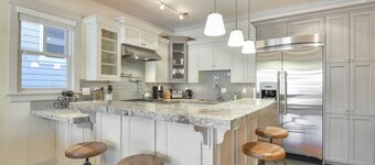 Mountain villa - ski access 50 yards away - private hot tub