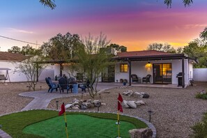 Terrace/patio - Private Tucson retreat,close to UofA,downtown,ev charger,Large yard,Pet friendly (Tucson)