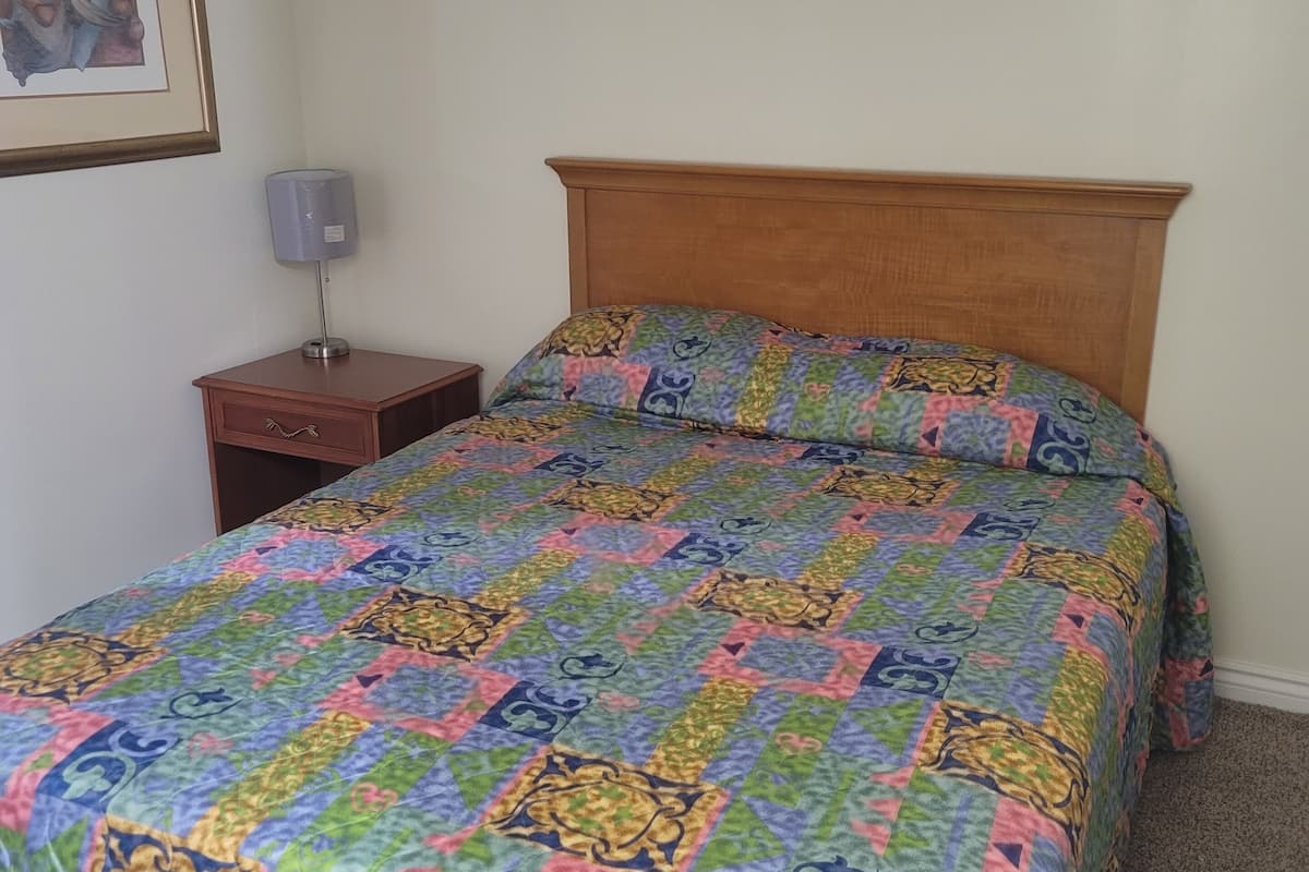 1 Queen with Kitchenette | Iron/ironing board, free WiFi