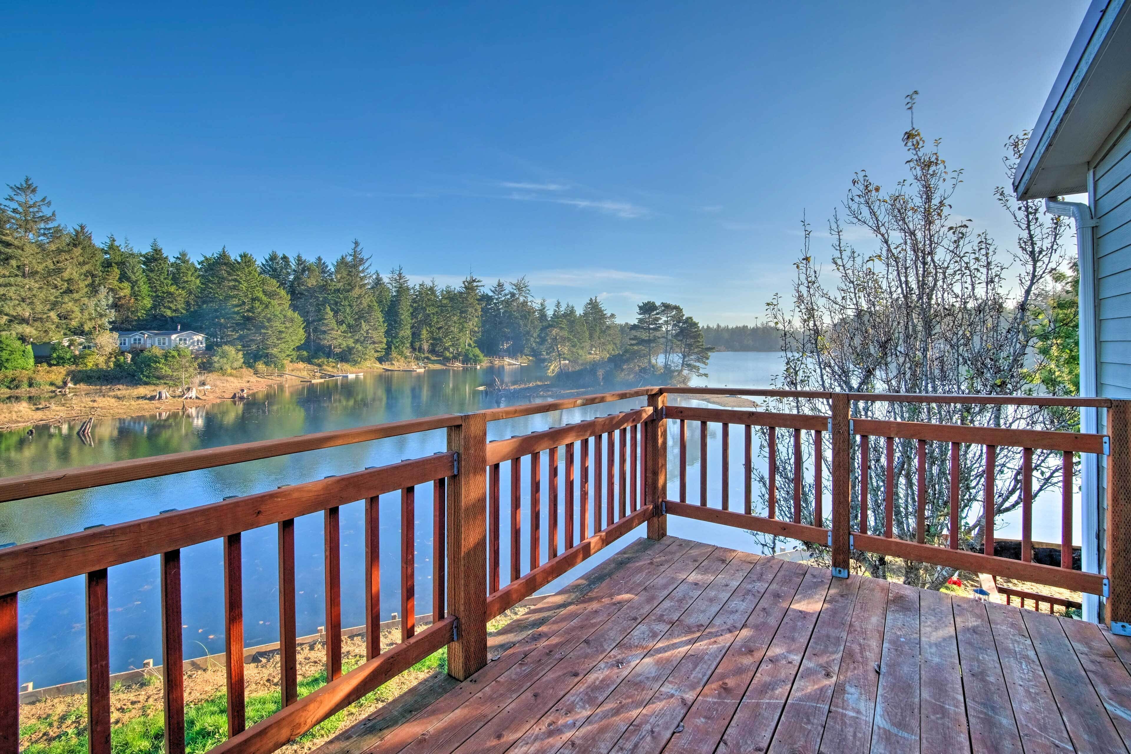 Waterfront North Bend Home: 9 Miles into Town