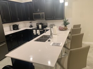 Fridge, microwave, oven, stovetop - ChampionsGate, a Disney theme retreat - minutes from Disney World.  (Four Corners)