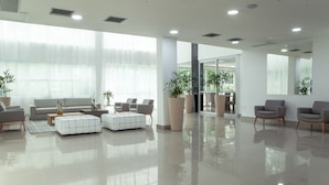 Coin salon dans le hall