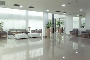 Área de estar no saguão