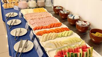 Free daily buffet breakfast