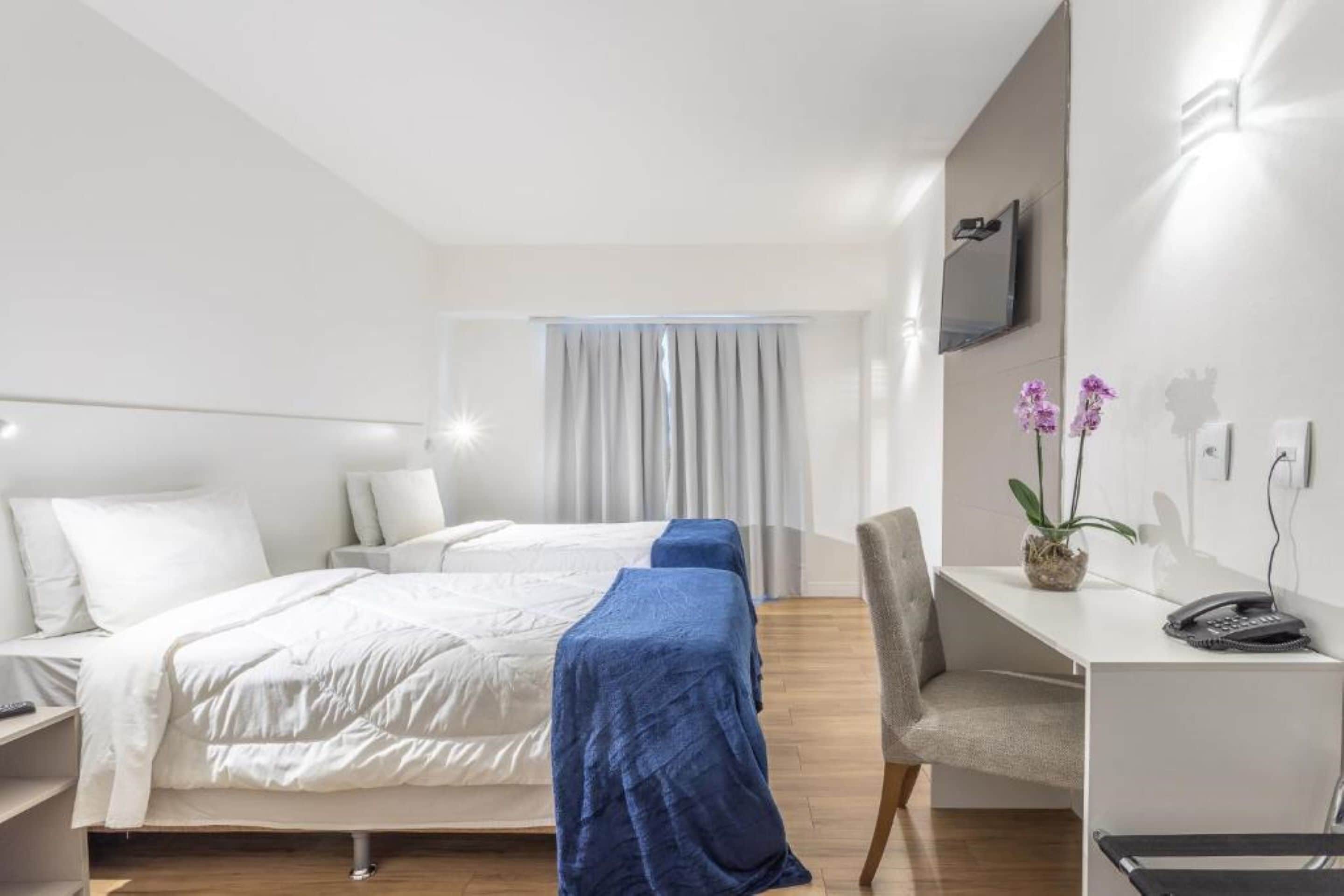 Standard Single Room | Minibar, in-room safe, desk, laptop workspace