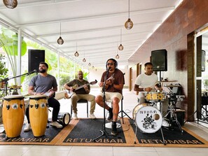 Breakfast, lunch, dinner served; local and international cuisine  - ATH Hotel - Américas Townhouse (Rio de Janeiro)