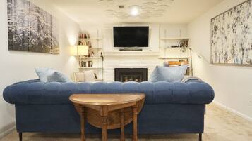 Smart TV, fireplace