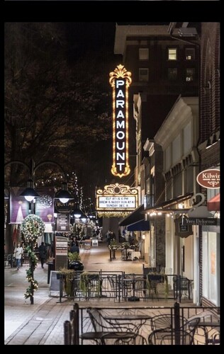 Room for rent in beautiful, luxurious townhouse. Four miles to UVA.