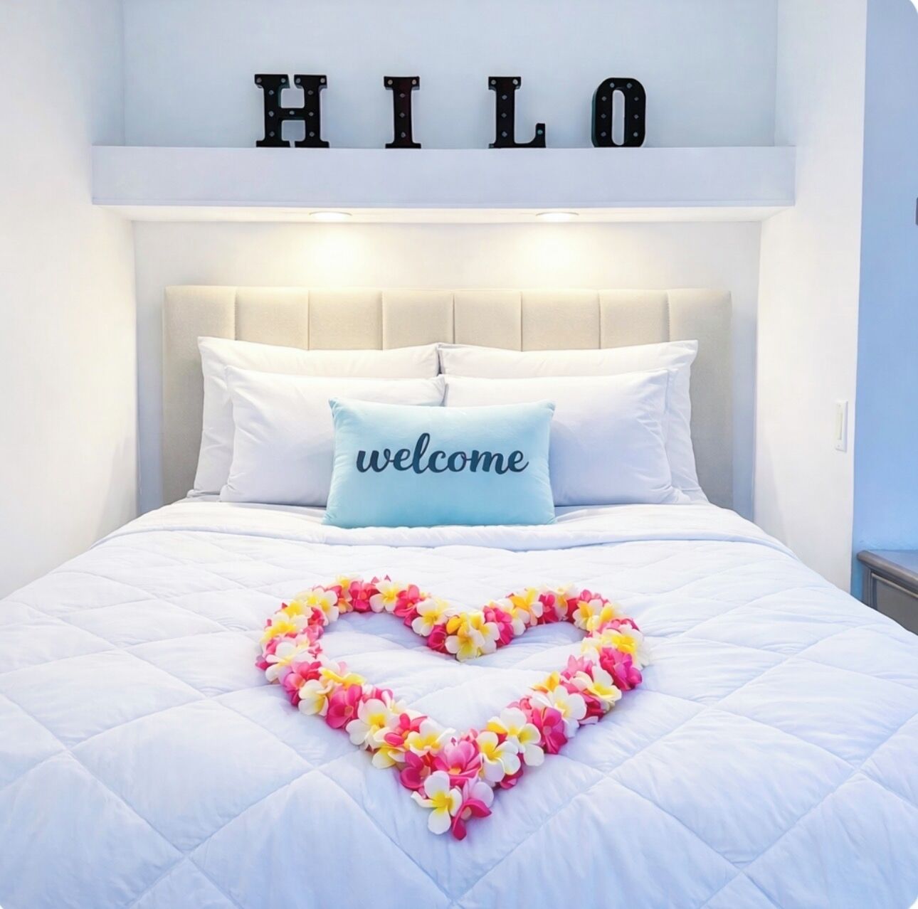 Een bureau, gratis wifi, beddengoed