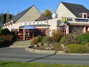 A hotel with a prominent 'HOTEL' sign, a bar, and a restaurant named 'Lucotel'. - Logis Hotel Lucotel (Lanvollon)