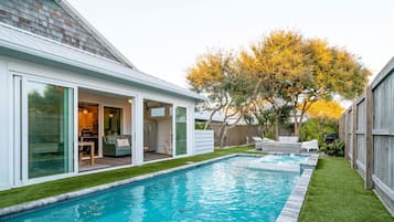 UppvÀrmd pool