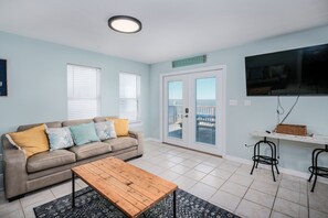 Smart TV - Bayfront Vacation Home - gorgeous views and perfect for family vacation (Gulf Shores)
