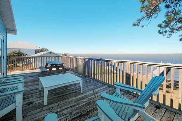 Outdoor dining - Bayfront Vacation Home - gorgeous views and perfect for family vacation (Gulf Shores)