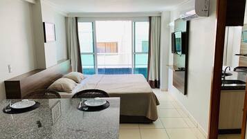 Apartamento | Roupas de cama premium, escrivaninha, Wi-Fi de cortesia, roupa de cama