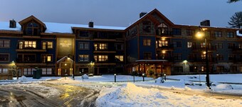 THE PENTHOUSE at Cranmore Mt. Resort, N. Conway, 4-season pool, near Story Land!