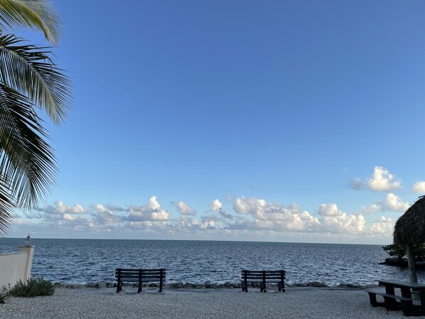 Beach nearby, sun loungers, beach towels