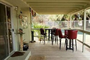 Outdoor dining - Sarkisian Ranch Tortoise (Newberry Springs)