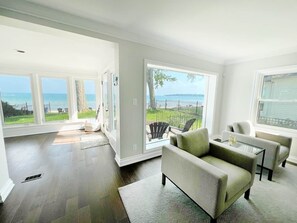 Interior - HOT TUB Waterfront Estate on Prestigious Bay Beach (Ridgeway)