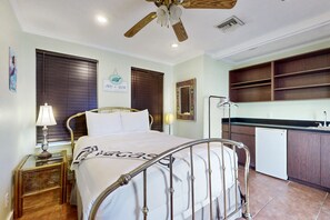 1 bedroom, iron/ironing board, internet, bed sheets