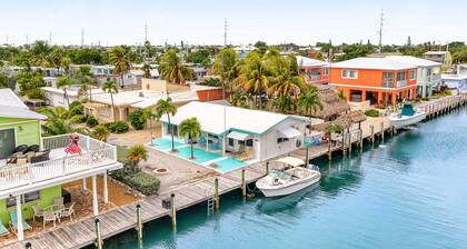 Waterfront Cottage: 60-ft. dock, Fish Station, free WiFI, 3 TVs & washer/dryer
