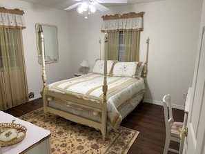 4 bedrooms, desk, iron/ironing board, free WiFi