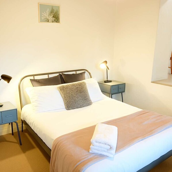 3 bedrooms, desk, iron/ironing board, WiFi
