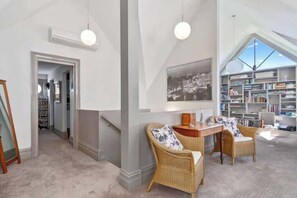 Interior - "Casa Con Vista" Luxury Waterfront Home Sleeps 10 (Tranmere)