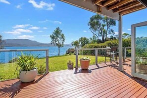 Terrace/patio - "Casa Con Vista" Luxury Waterfront Home Sleeps 10 (Tranmere)