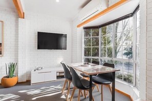 Dining - Cozy 2-Bed Villa in Prime Location with parking (Sandy Bay)