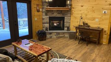 Smart TV, fireplace