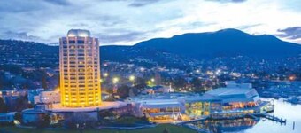 Sandy Bay Unit next to Casino, 5 min to CBD.